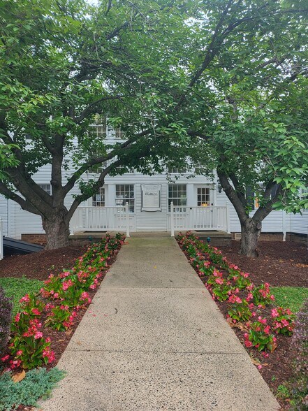 More Photos Of 11718 Bowman Green Dr, Reston Office Residential For Lease