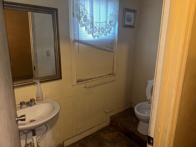 More Photos Of 692 King St, Charleston Apartments For Sale