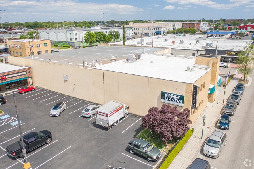More Photos Of 200 W 21st St, Norfolk Freestanding For Lease