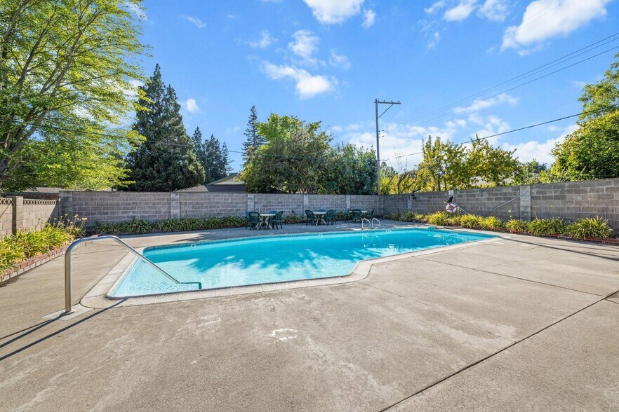 More Photos Of 6004-6012 Gloria Dr, Sacramento Apartments For Sale