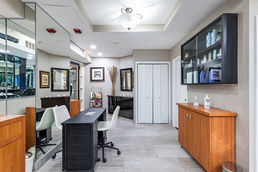 More Photos Of 405 N Wabash Ave, Chicago Office For Sale