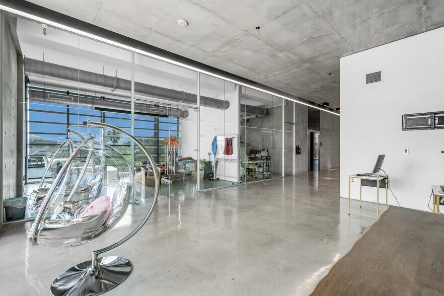 More Photos Of 528 NW 7th Ave, Miami Office For Sale