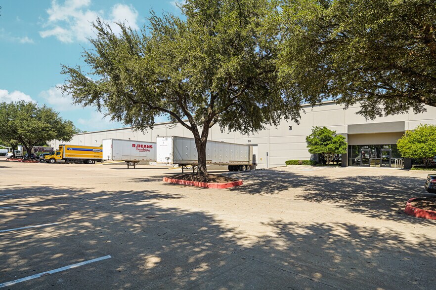 More Photos Of 845 Interchange Blvd, Austin Distribution For Lease