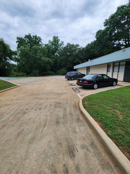 More Photos Of 3463 Flat Shoals Rd, Decatur Office Residential For Sale