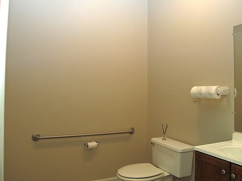 More Photos Of 1365 Westgate Center Dr, Winston-Salem Office For Sale