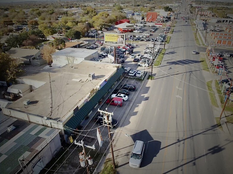 More Photos Of 5607-5609 San Pedro Ave, San Antonio Storefront For Sale