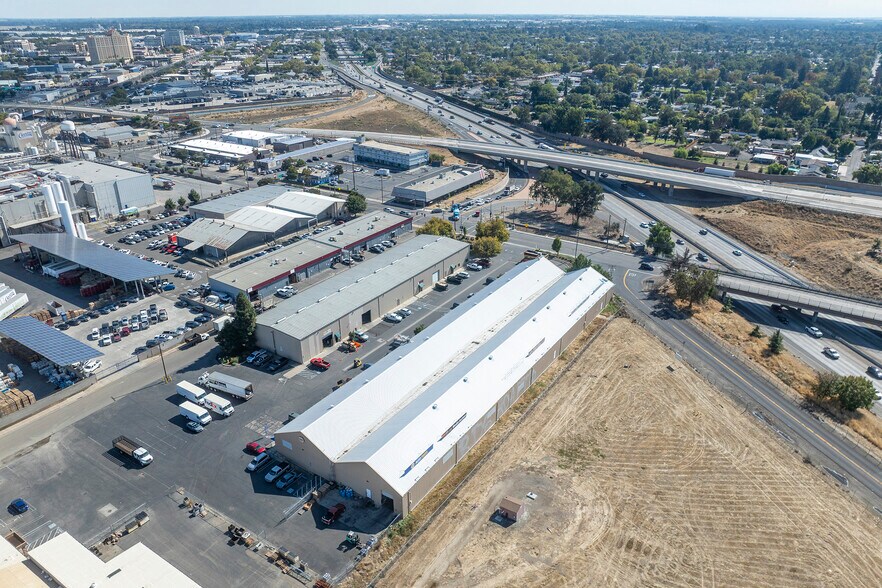 More Photos Of 615-621 Kansas Ave, Modesto Light Distribution For Lease