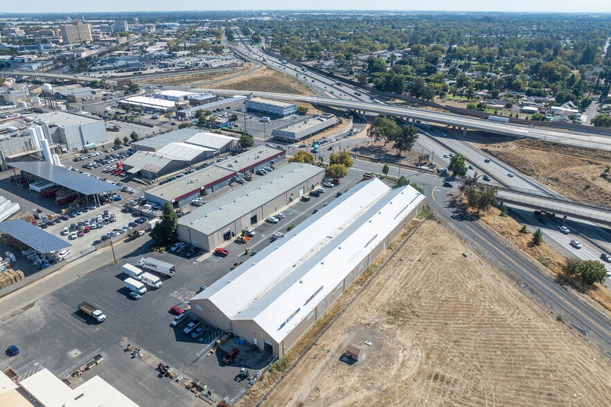 More Photos Of 615-621 Kansas Ave, Modesto Light Distribution For Lease