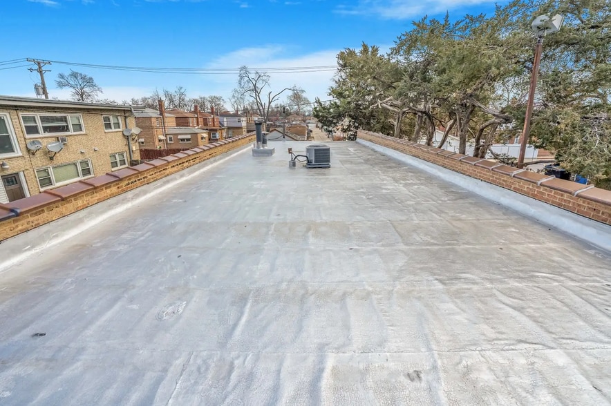 More Photos Of 837 Mannheim Rd, Bellwood Showroom For Sale