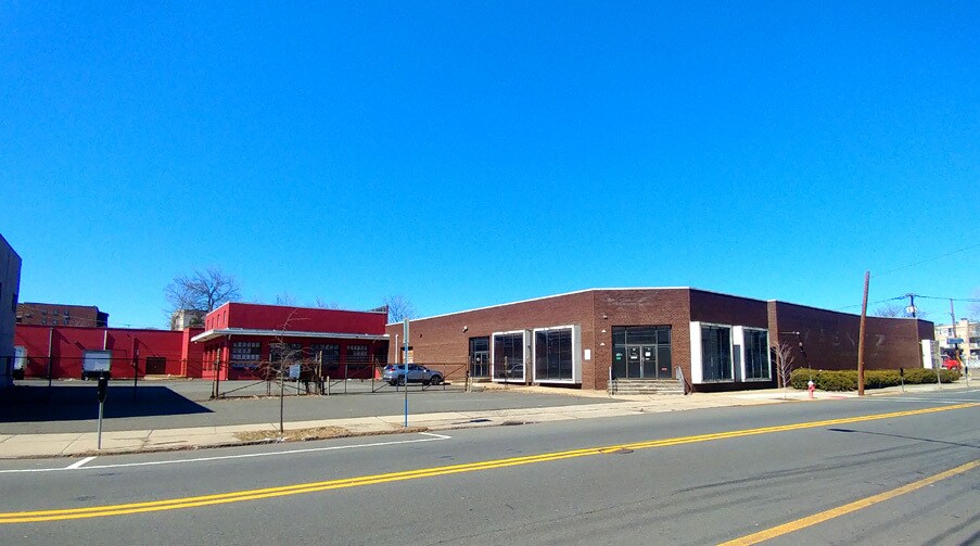 More Photos Of 74 Sussex St, Hackensack Showroom For Lease