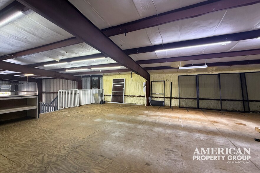 More Photos Of 5946 Clark Center Ave, Sarasota Warehouse For Lease