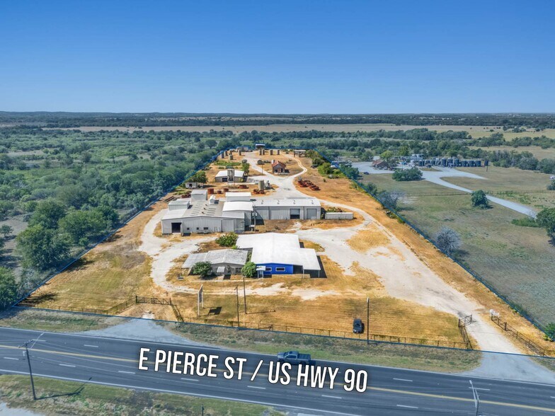 Primary Photo Of 2400 E Pierce St, Luling Warehouse For Sale