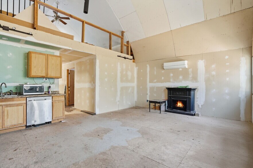 More Photos Of 201 Deer Springs Loop, Burnet Flex For Sale