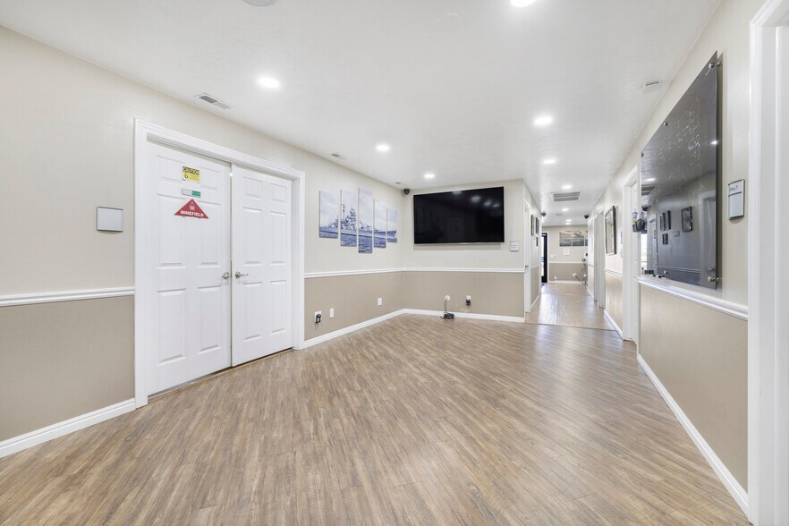 More Photos Of 1190 Lincoln Rd, Idaho Falls Office For Sale