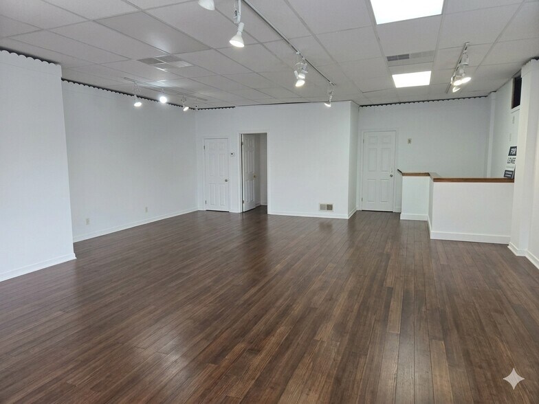 More Photos Of 500-502 Broad Ave, Ridgefield Storefront Retail Residential For Lease