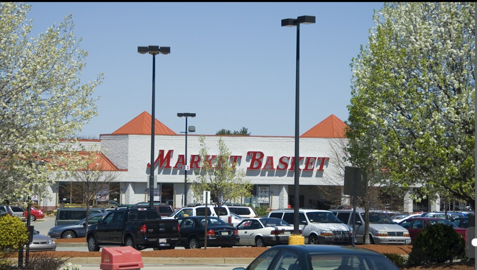 More Photos Of 254-284 Hartford Ave, Bellingham Storefront For Lease