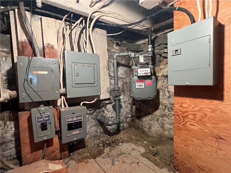 More Photos Of 180 Washington St, Conneaut Office For Sale