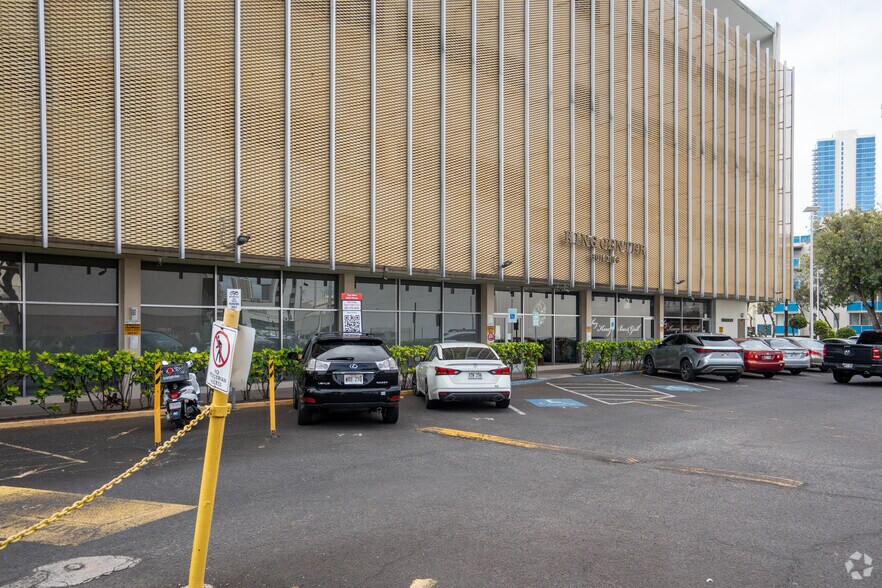 More Photos Of 1451 S king St, Honolulu Office For Sale