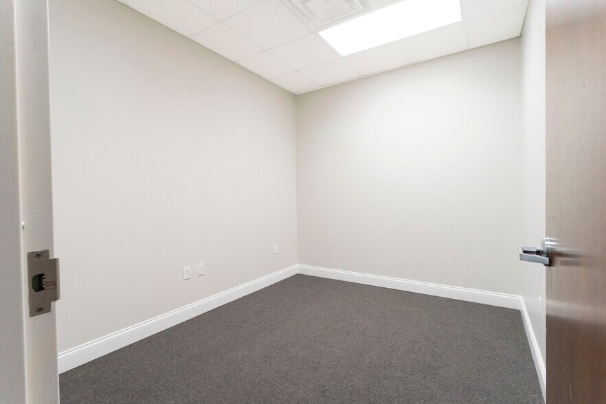 More Photos Of 7350 Futures Dr, Orlando Office For Sale