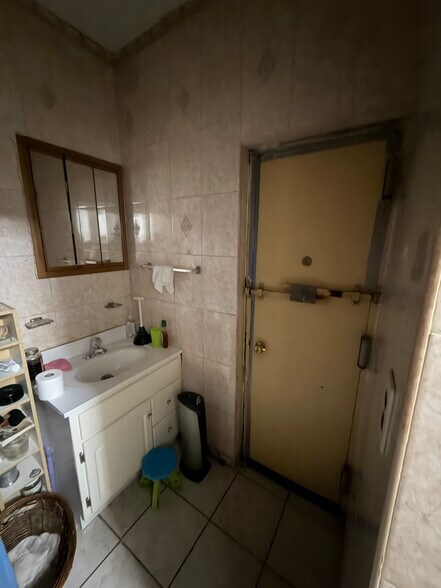 More Photos Of 70 Wilson Ave, Brooklyn Apartments For Lease