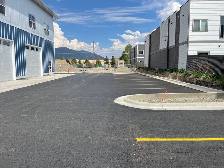 More Photos Of 2998 N 27th Ave, Bozeman Light Manufacturing For Lease
