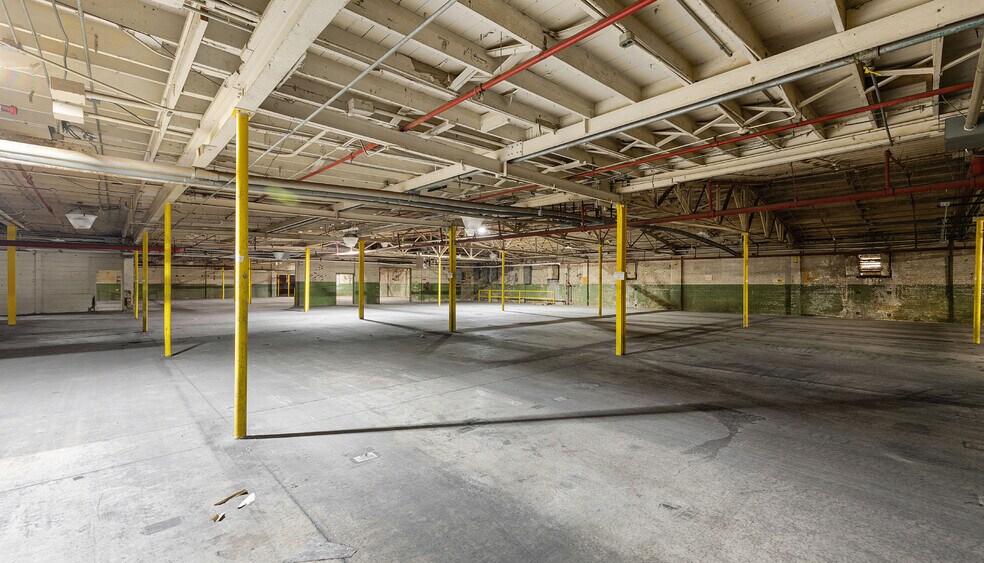 More Photos Of 312 S 14th Ave, Humboldt Manufacturing For Sale