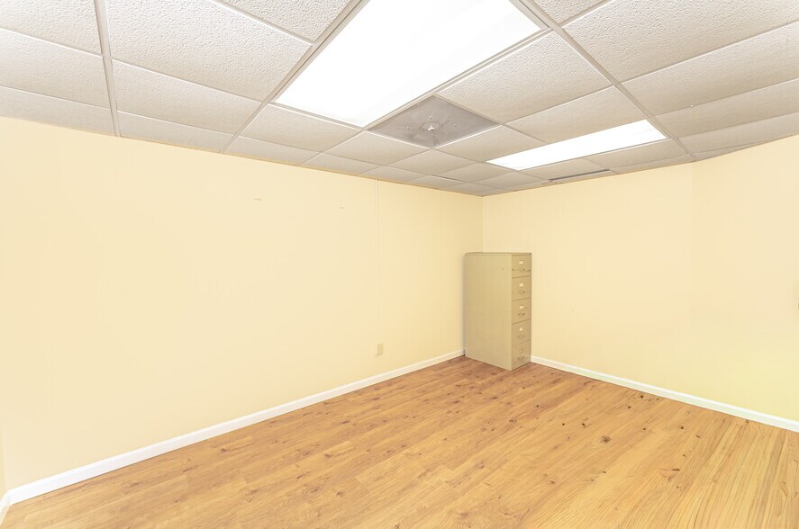 More Photos Of 540 E Main St, Branford Flex For Sale