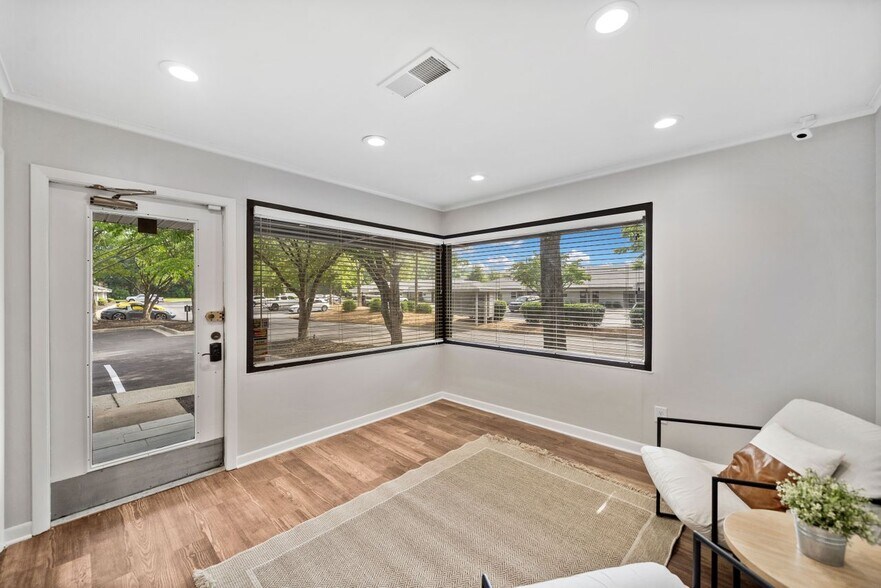 More Photos Of 600 Bld C Houze Way, Roswell Medical For Lease