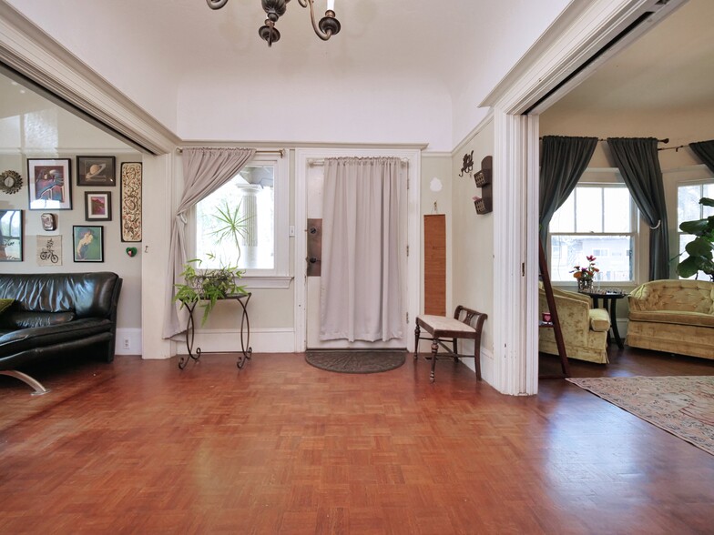 More Photos Of 1901-1903 H St, Sacramento Apartments For Sale