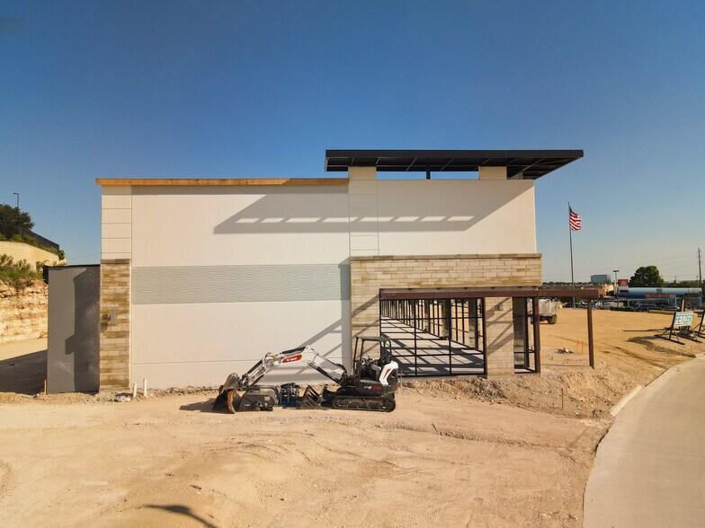 More Photos Of 21114 US-281, San Antonio Freestanding For Lease
