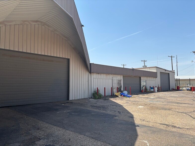More Photos Of 10101 Highway 87, Lubbock Warehouse For Sale