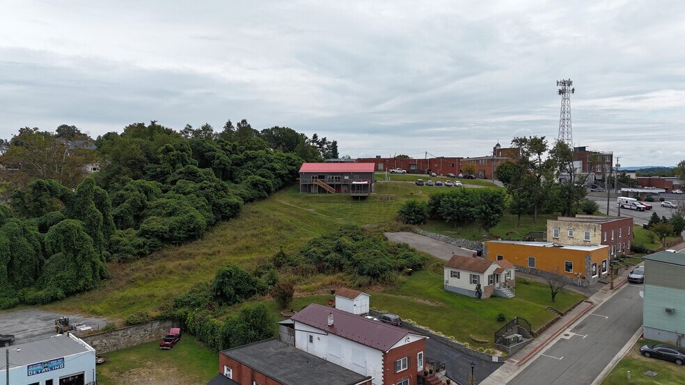 More Photos Of 50 W Court St, Rocky Mount General Retail For Lease