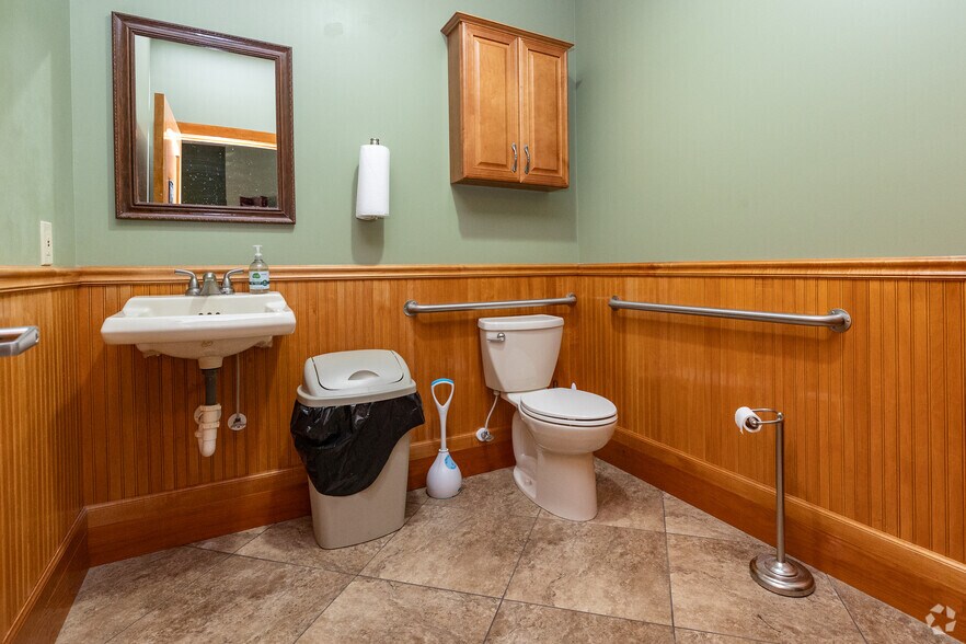More Photos Of 450107-450115 State Road 200, Callahan Office For Lease