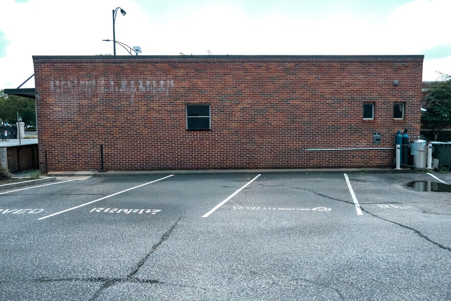 More Photos Of 220 E Coffee St, Greenville Office Residential For Lease