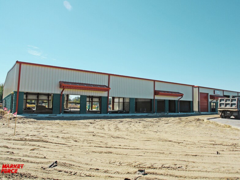 More Photos Of 2070 Palmetto St, Middleburg Light Distribution For Lease