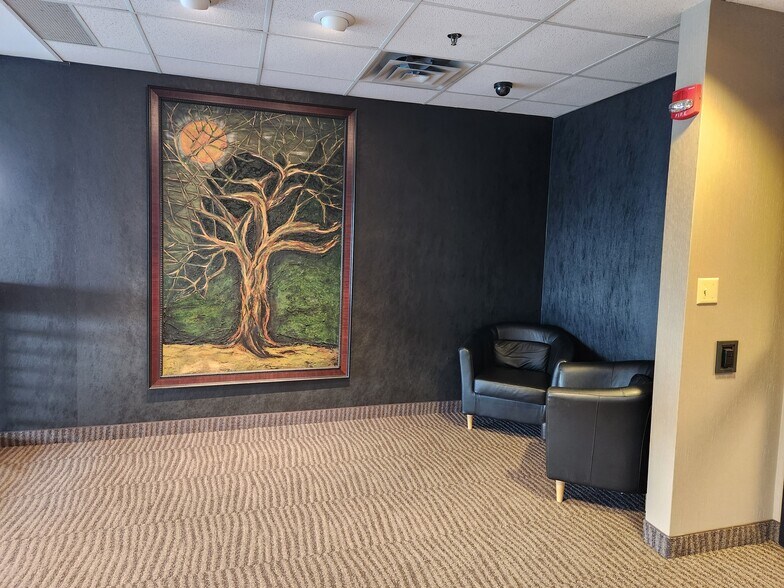 More Photos Of 125-175 Jackson Ave N, Hopkins Light Distribution For Lease