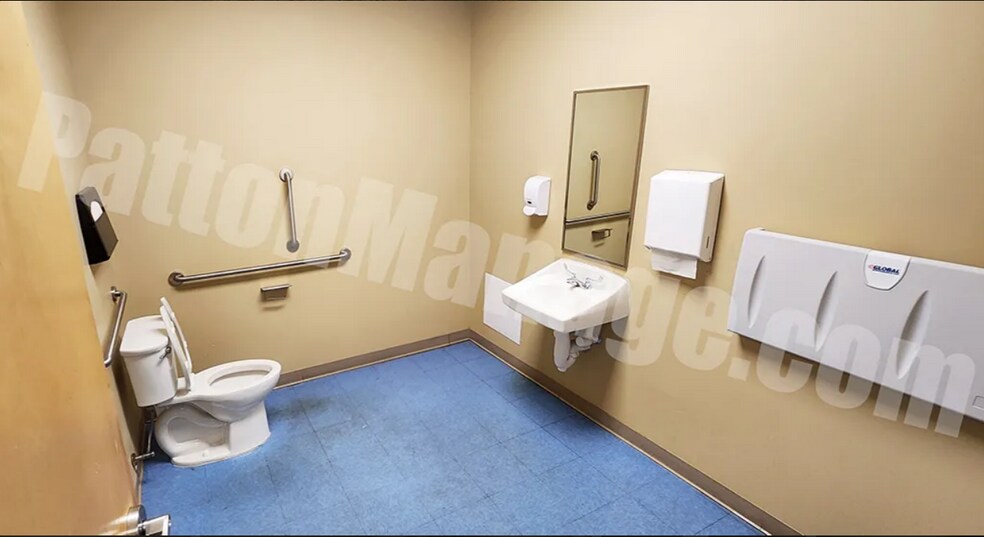 More Photos Of 6001 N US Highway 31, Whiteland General Retail For Sale