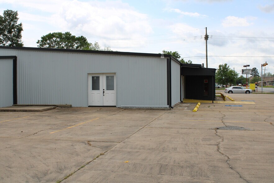 More Photos Of 2455 S 4th St, Beaumont Warehouse For Lease