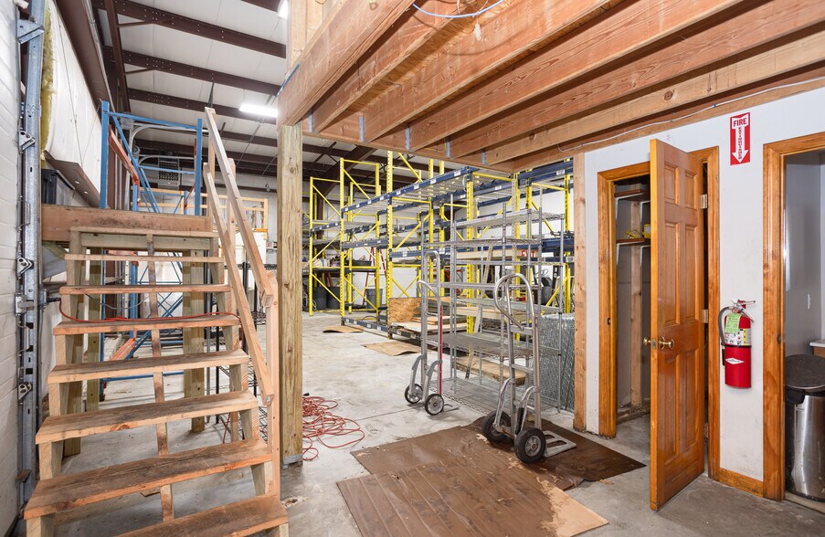 More Photos Of 1079 Aquidneck Ave, Middletown Industrial For Sale