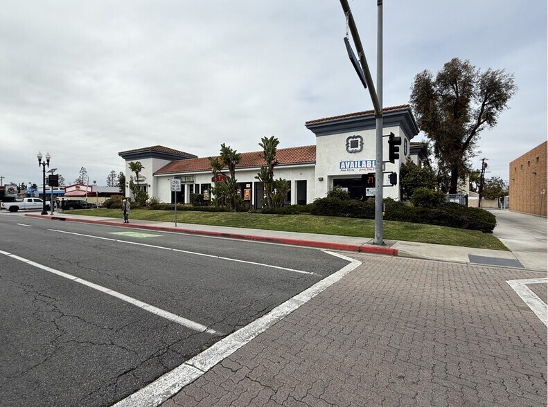 More Photos Of 560 W 19th St, Costa Mesa Unknown For Lease