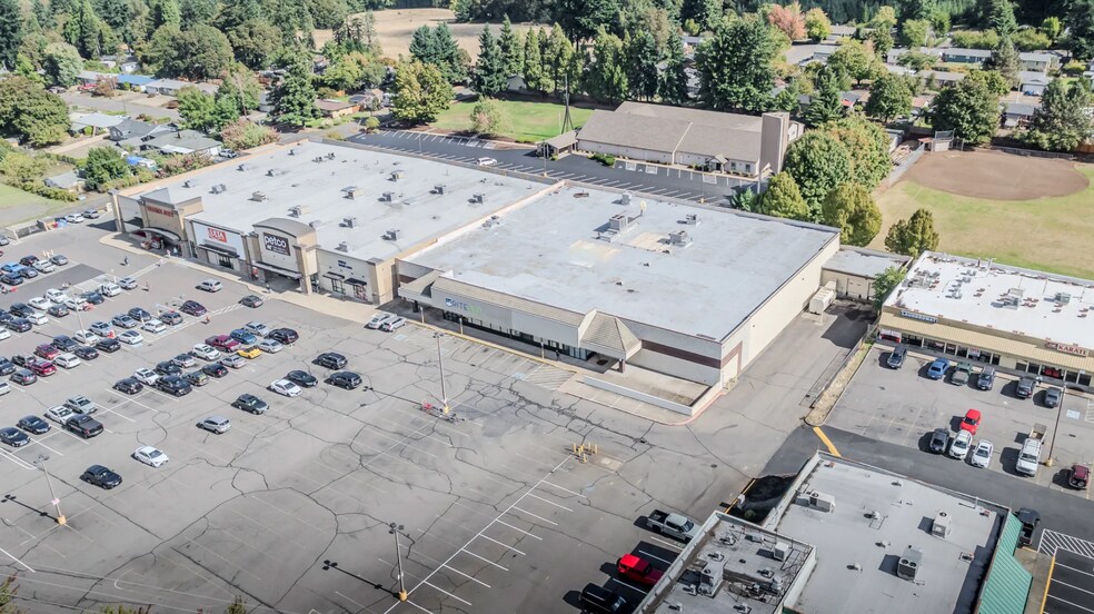 More Photos Of 4500 Commercial St SE, Salem Freestanding For Lease