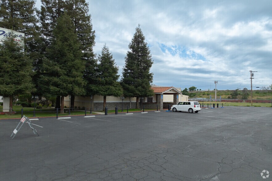 More Photos Of 425 30th St, Bakersfield Lodge Meeting Hall For Sale