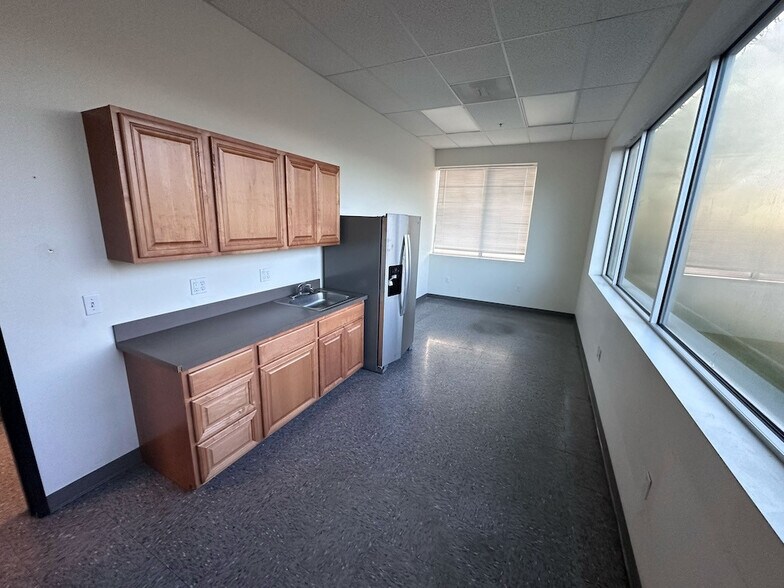 More Photos Of 14816 SW Century Dr, Sherwood Warehouse For Lease