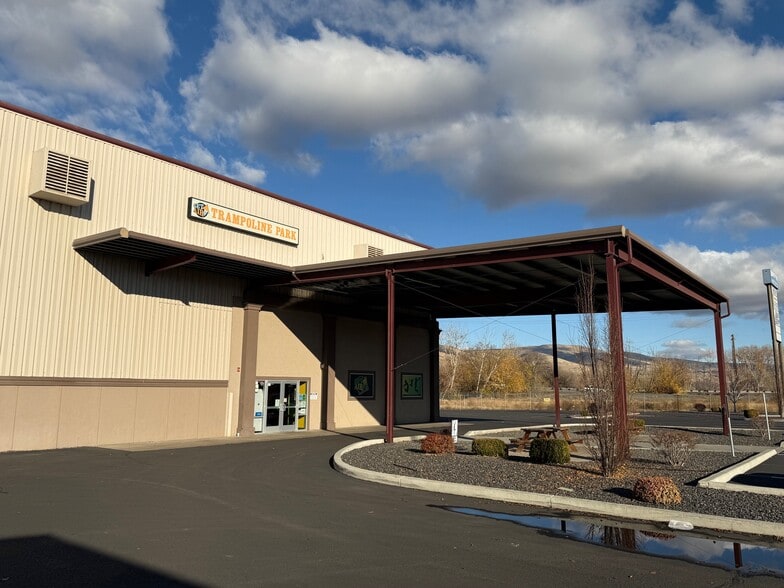 More Photos Of 1015 E Lincoln Ave, Yakima Manufacturing For Sale