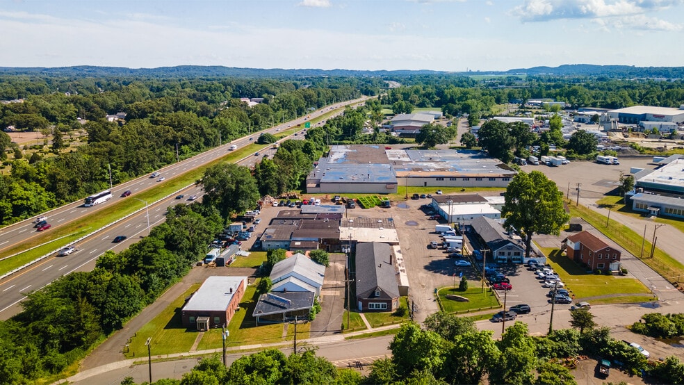 More Photos Of 59 Old Broadway E, North Haven Showroom For Sale