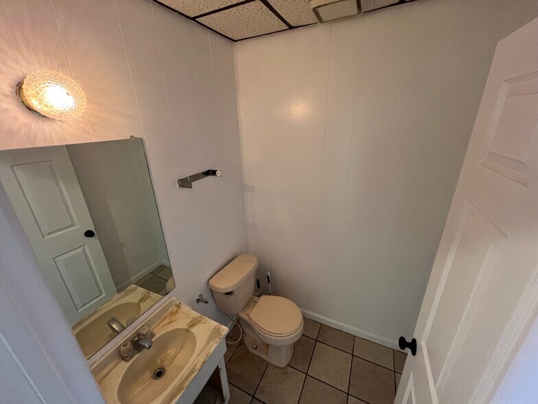 More Photos Of 203 S Main St, Andrews Office For Sale
