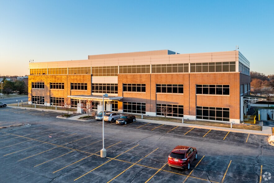 More Photos Of 10400 W Innovation Dr, Wauwatosa Office For Lease