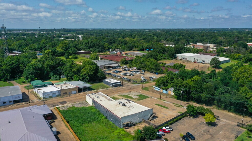 More Photos Of 110 E South St, Jackson Bar For Sale