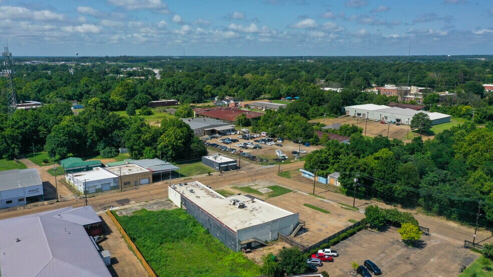 More Photos Of 110 E South St, Jackson Bar For Sale