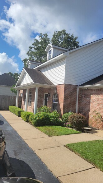 More Photos Of 801 Morton St, Richmond Office For Sale